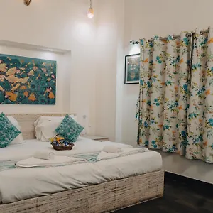 Safarnama - A Boutique *** Benares