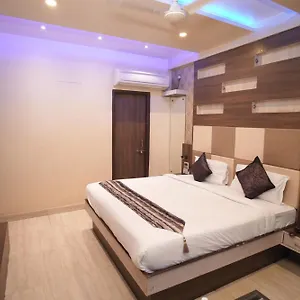 3* Hotel Rajkamal Near Railway Station