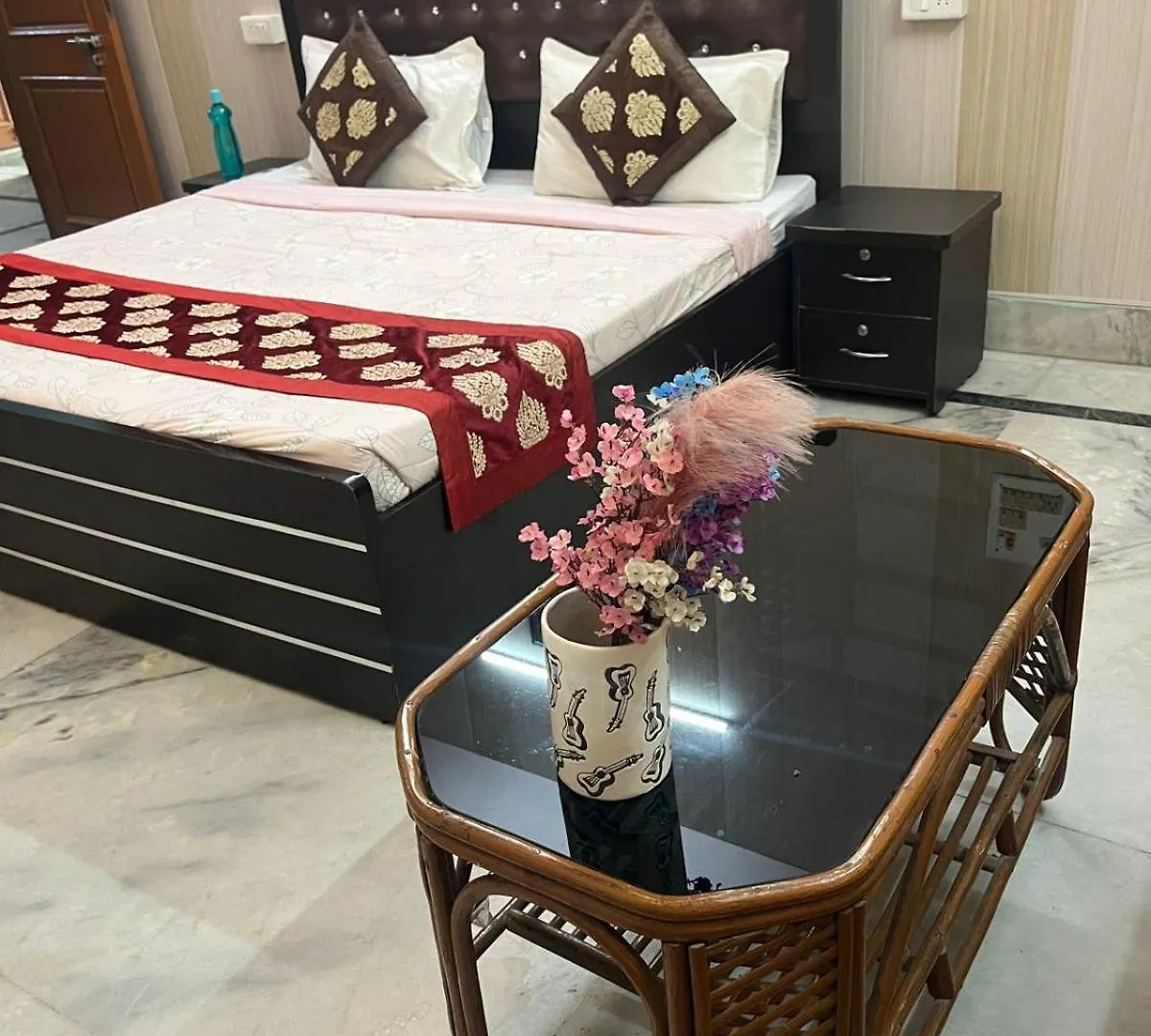 Baba Paying Guest House Βαρανάσι 3*,